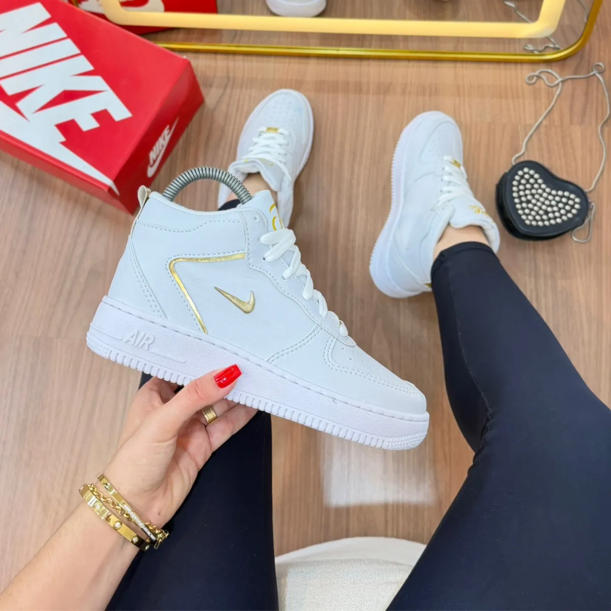 Botinha Nike  • Feminino  •  34 ao 39 •