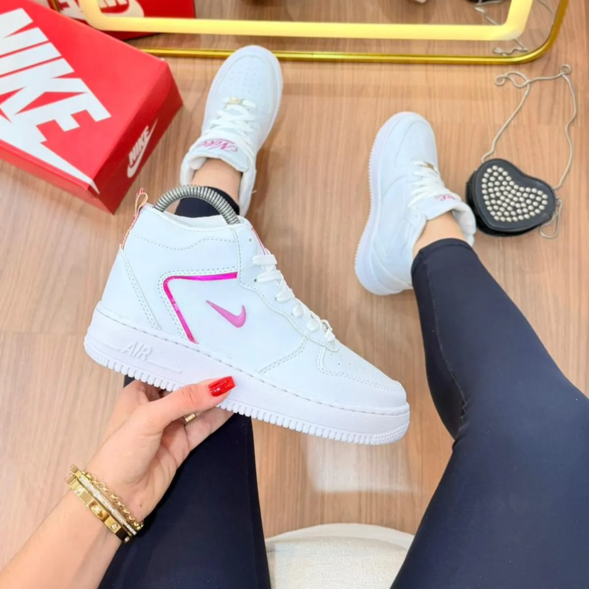 Botinha Nike  • Feminino  •  34 ao 39 •