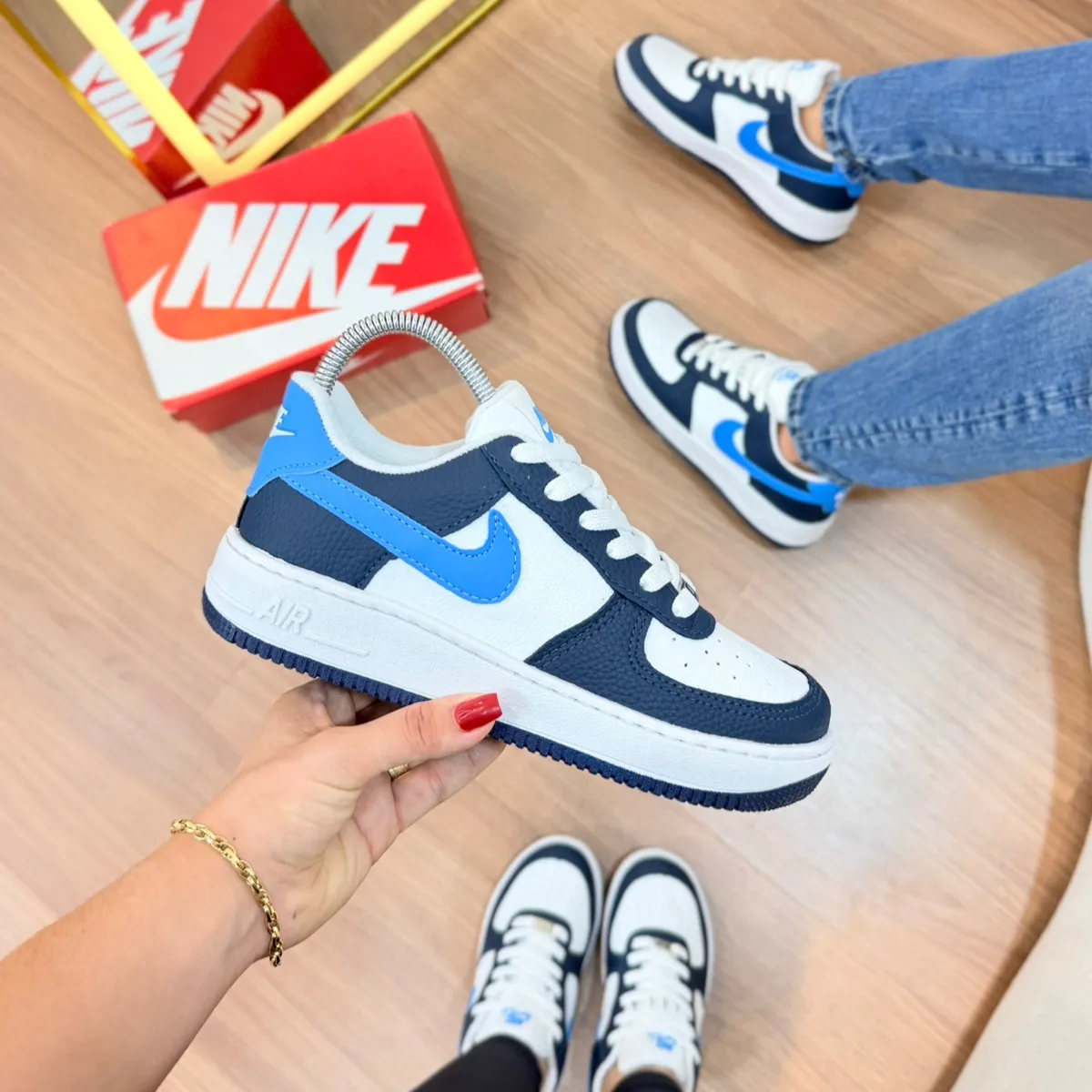 Tênis Nike Air Force • Bicolor • Feminino