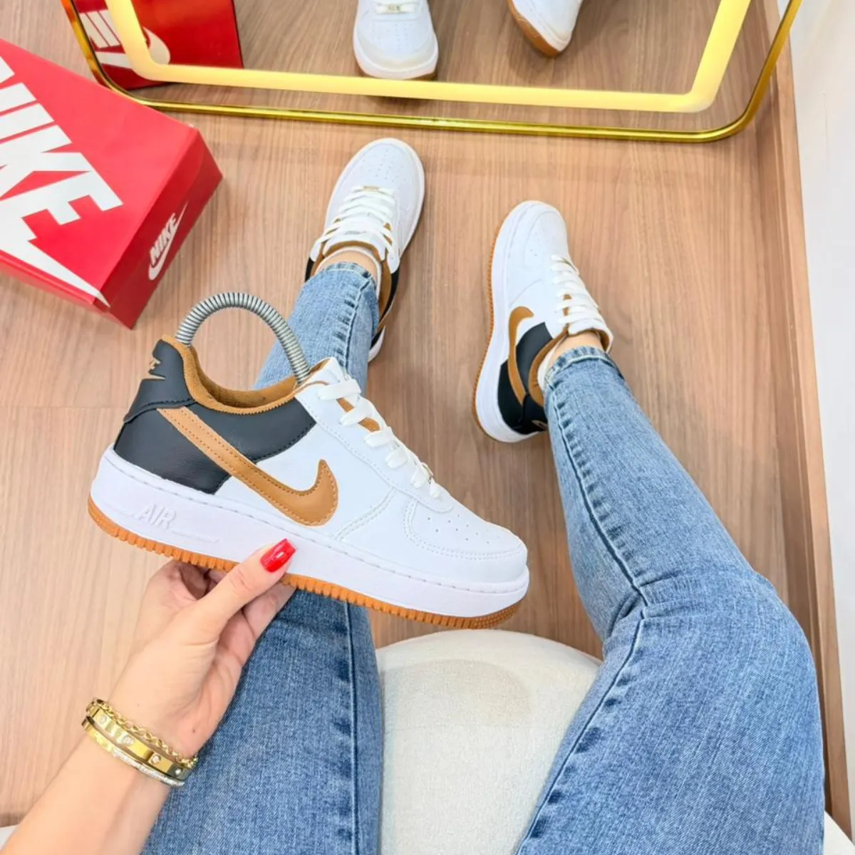 Tênis Nike Air Force • Bicolor • Feminino